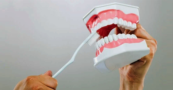 10 common oral hygiene mistakes, according to dentists